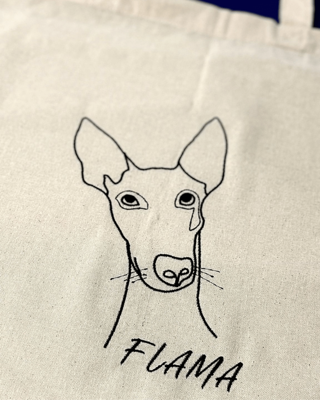 Totebag personalizada con el bordado lineal de tu mascota y nombre