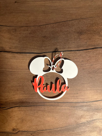 Bola de navidad personaliza impresa en 3d forma de minnie en blanco y nombre personalizado Paula en rojo