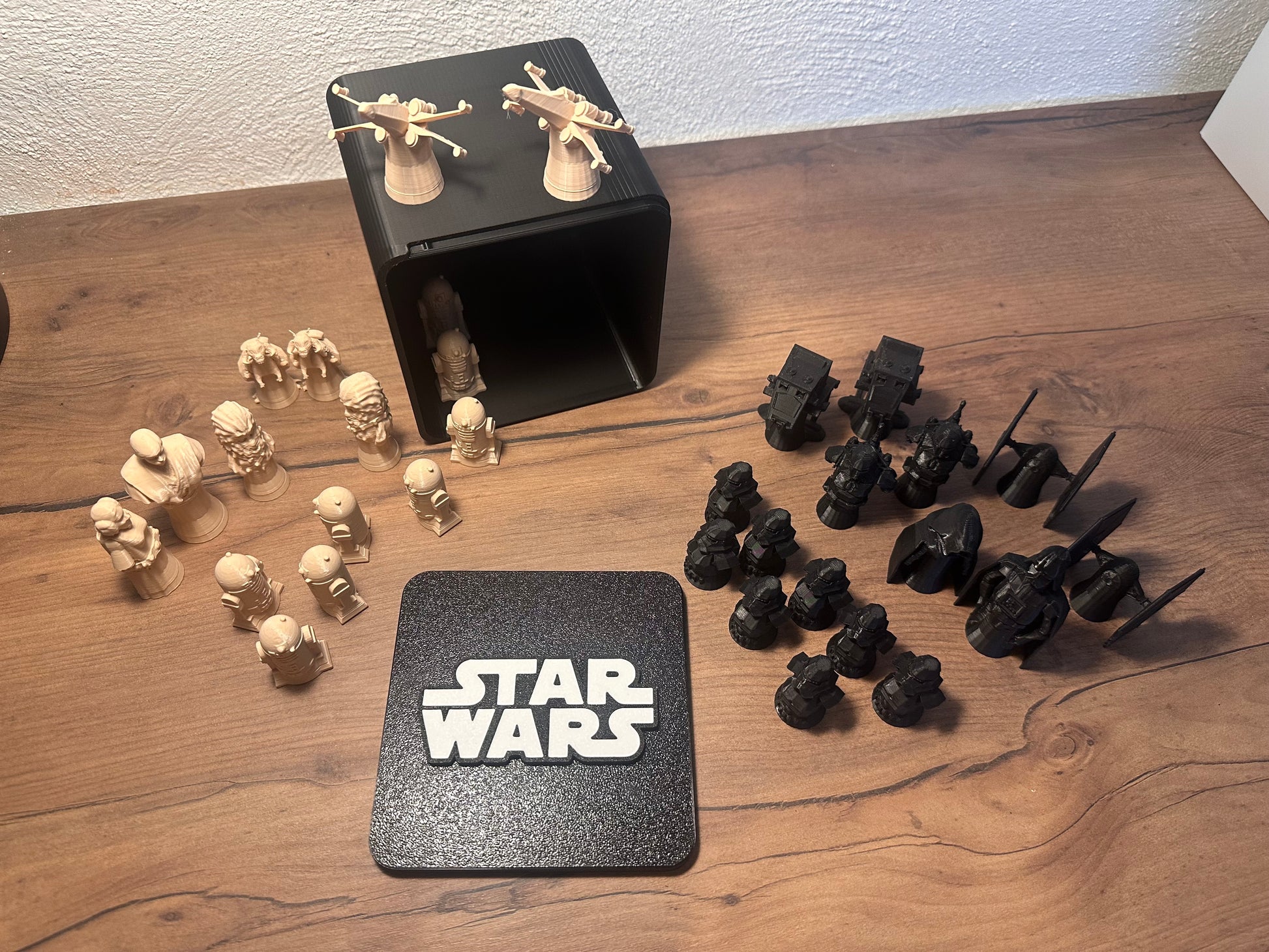 Ajedrez galáctico 3D con piezas de batallas estelares, juego de estrategia personalizable con tablero y caja opcional, ideal para coleccionistas Stars y fans de  Wars ciencia ficción.