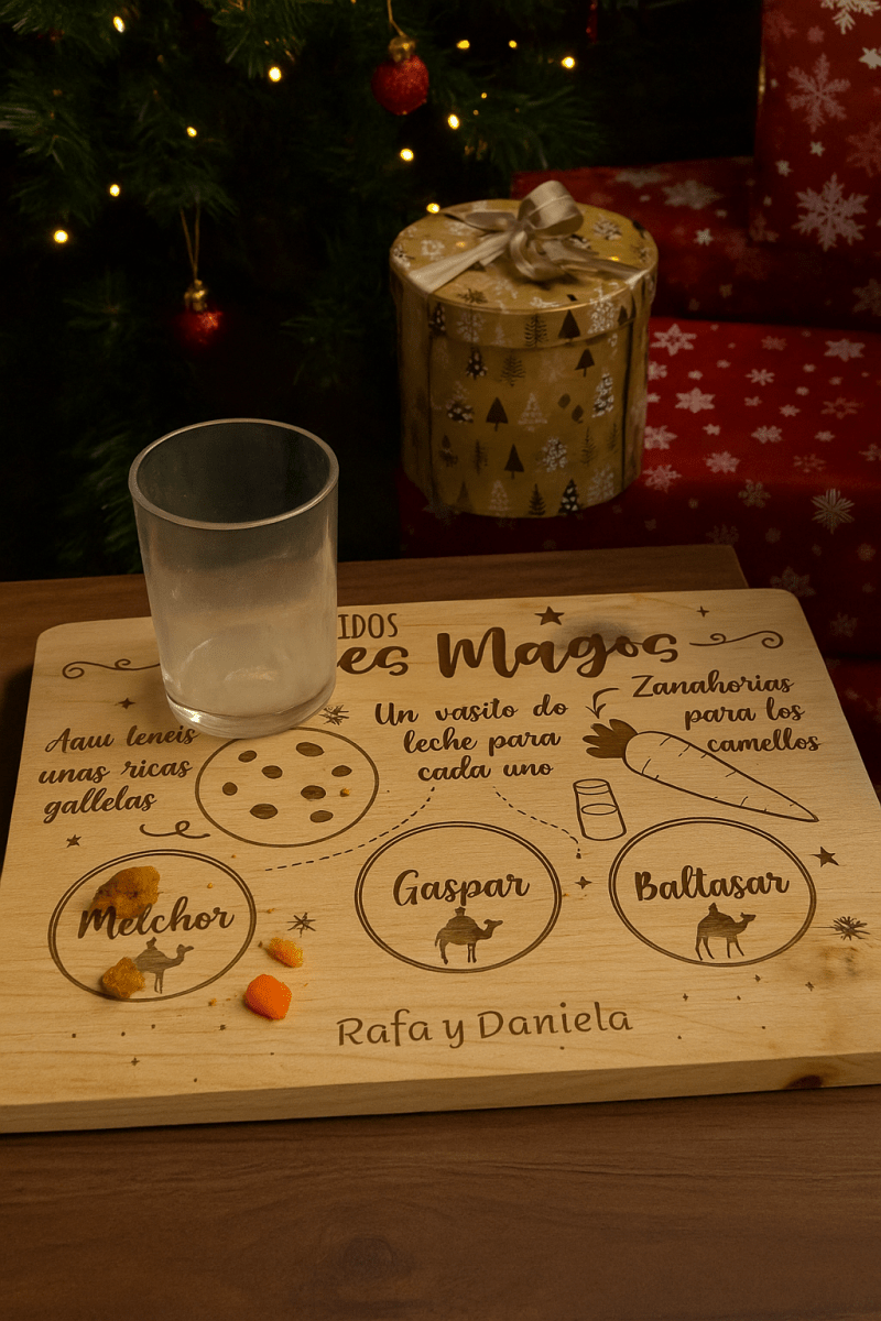 Bandeja personalizada para Reyes Magos en madera de pino | Deja leche, galletas y zanahorias con el nombre de tus hijos - Impresión y Regalos 3D