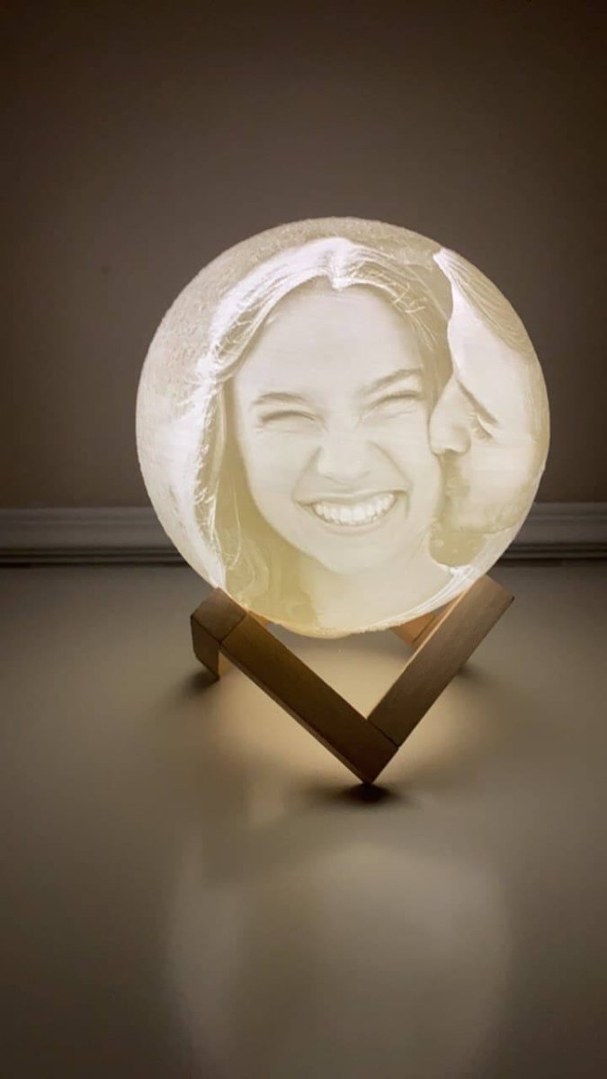 Lámpara Luna 3D Personalizada con Foto Grabada | 16 Colores LED | Regalo Único - Impresión y Regalos 3D